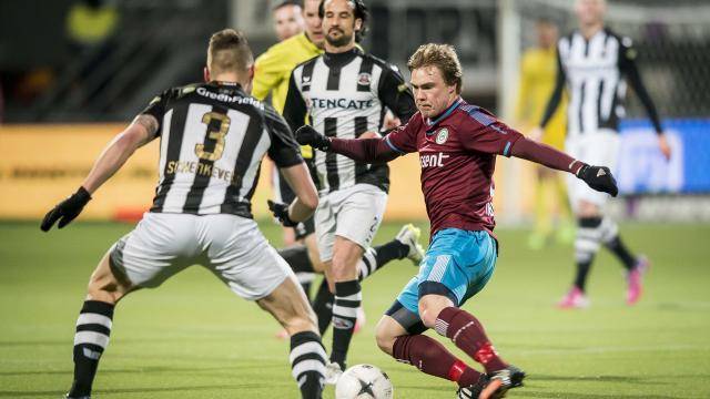 与中场形成 与中场形成